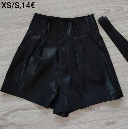 Koženkové šortky, s