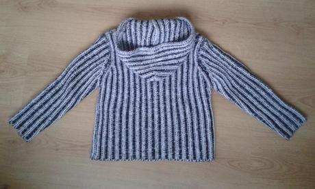 Hrubší sveter na zips s kapucňou, 110