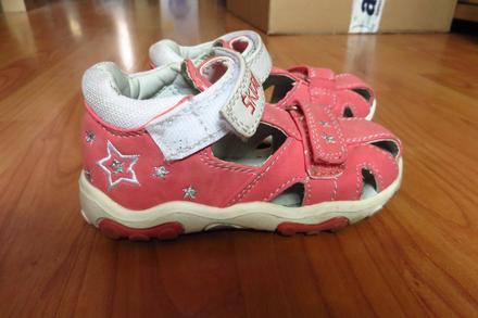 Uzavreté sandálky - veľ. 22, 22