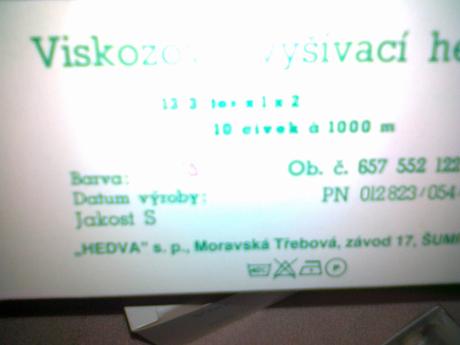 Biele a zlate nite na strojove sitie, 