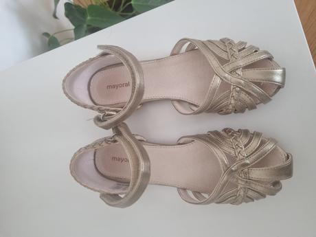 Šaty na 1.sv prijimanie, 134