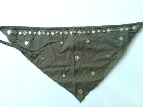 Šatka so zrkadielkami, 56