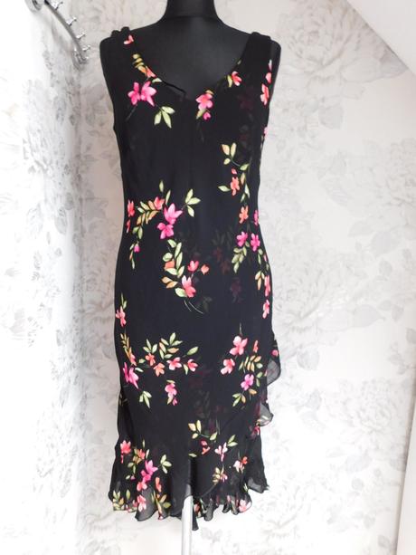 Velmi pekne šaty, 40