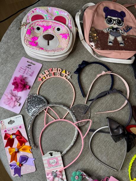 Sada kabeliek a vlasove doplnky,