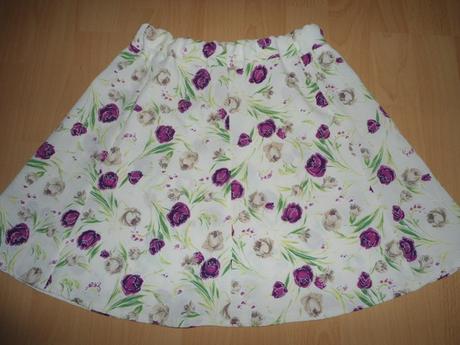 Dievcenska suknicka s kvetinkami, 134