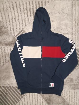 Mam na predaj mikinu, 152