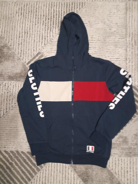 Mam na predaj mikinu, 152