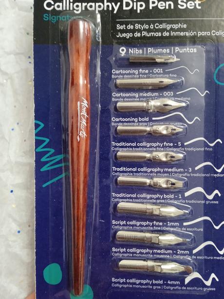 Kaligrafia fantasy vintage perá, 