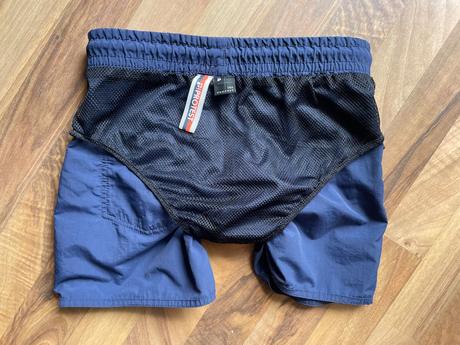 Plavky zn. protest, 140