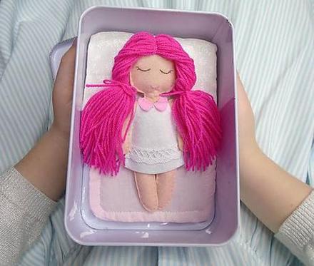 Bábika v krabičke, 