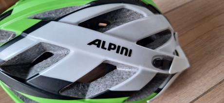 Cyklistická prilba, s