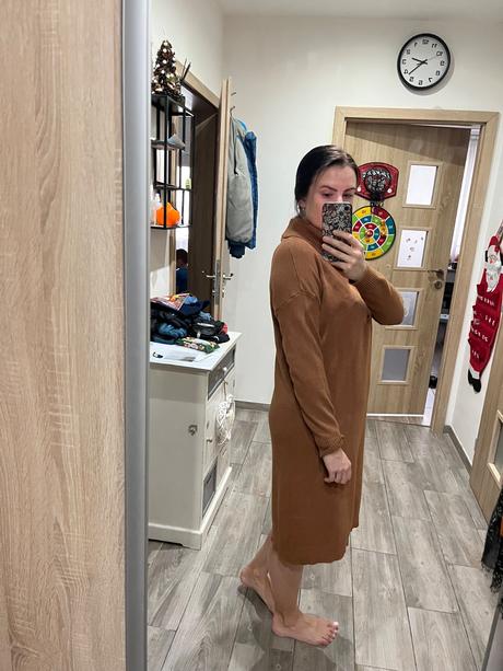 Úpletové šaty s rolákom,