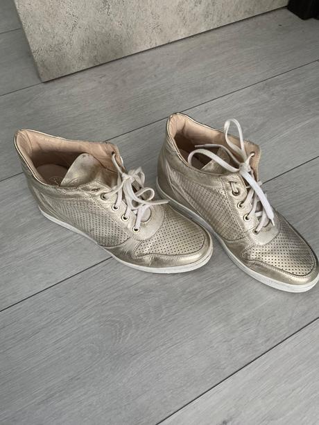 Kozenne znackove tenisky cislo 39, 39