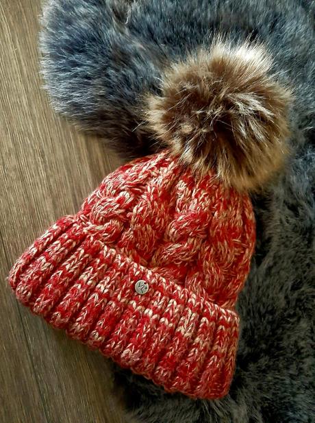 Čiapka s brmbolcom - uni veľkosť,