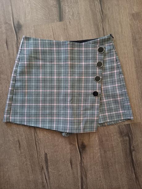 Šortky, stradivarius,38