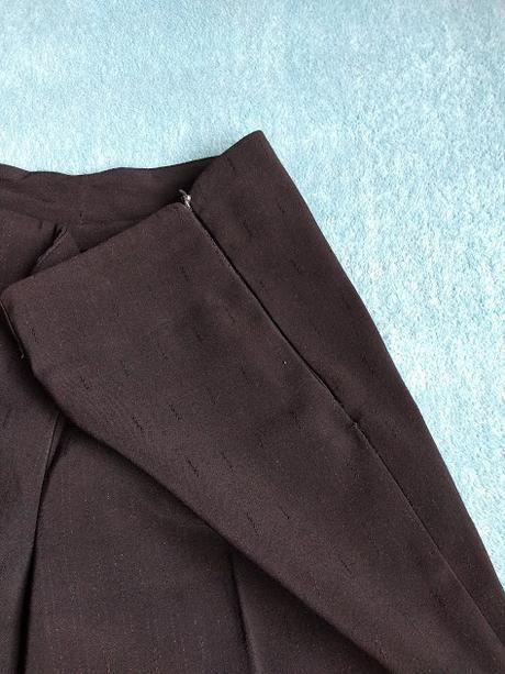 Spoločenské nohavice, 40