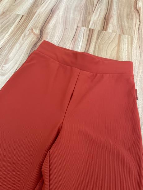 Dámske zvonové legíny  nové s visačkou 4f, xs