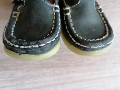 Čierne sandalky, 20