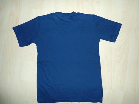 Tmavomodre tricko, 128