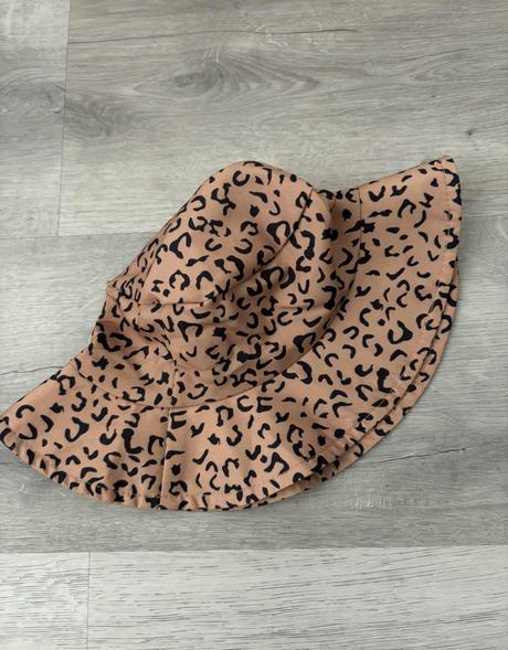 Klobúk 104/110, 104