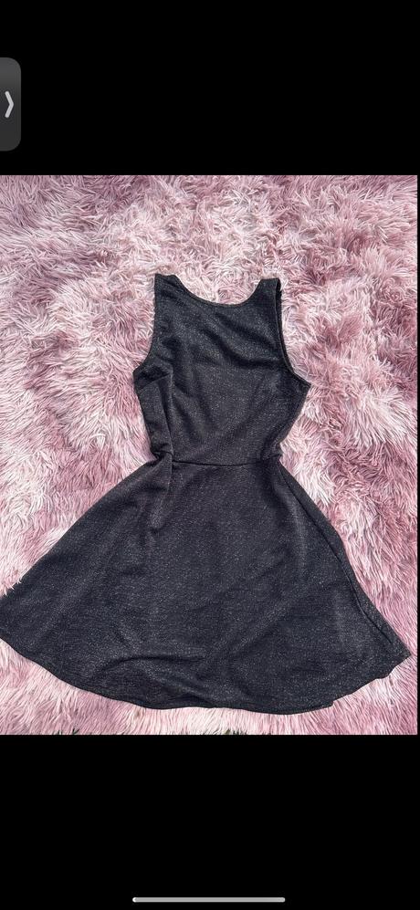 Nove krasne saty, xs