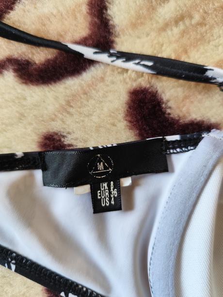 Čiernobiely plavkový top, s kosticami, veľ. 36, 36