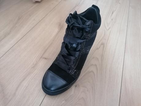 Topanky na platforme, 36