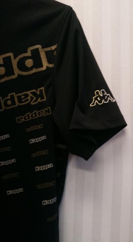 Čierne tričko, zlatý, strieborný nápis, kappa, l, kappa,l