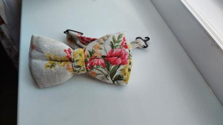 Kvetové traky a motýlik pre chlapca, 