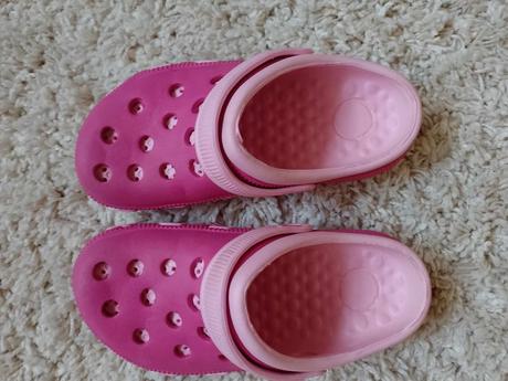 Crocsy super stav, 33