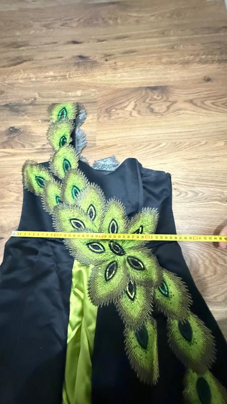 Plesové spoločenské šaty s aplikáciou s-m, m