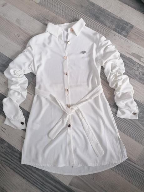 Biela dlhšia košela, 