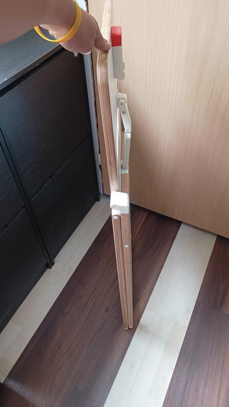 Ultra tenká drevena jedalenska stolička, 