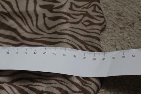 Trendy tops hnedým zebrím vzorom, padavými rukávmi, m