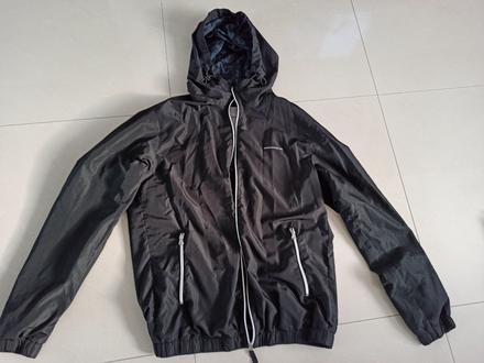 Tenká prechodná vetrovka, l