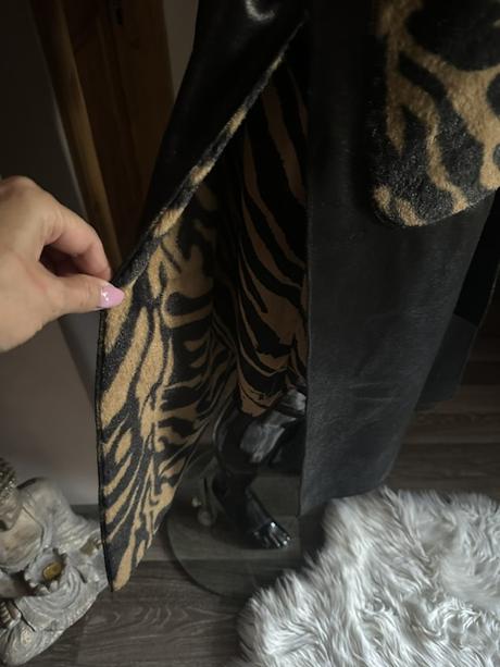 Kožený čierny kabát s kapucňou zn. magenta, l / m / s