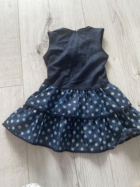 Volánové šaty s obrázkom mačičky, 104