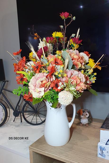 Väčšia jesenná dekorácia v džbáne,