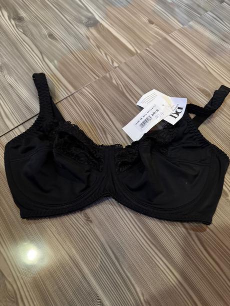Čierna podprsenka bez push up, 75d / 75e / 80d / 80e