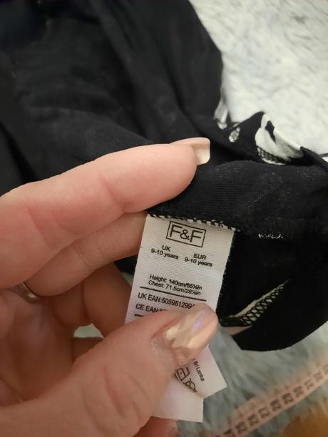 Super šatočky, f&f,140