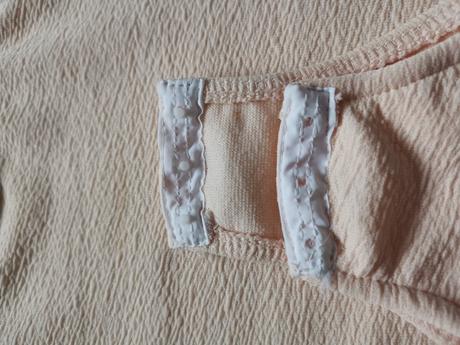 Dámske body marhuľovej farby, s