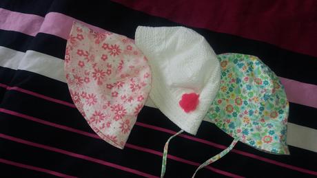 Klobucik s tylovou kvetinkou, reserved,74