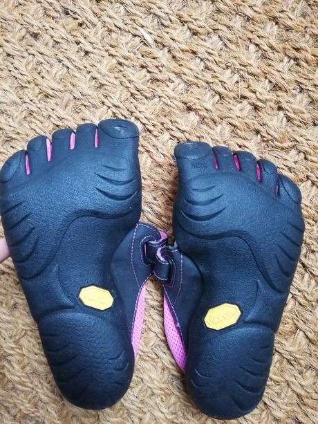 Prstove topanky vibram c. 29 a 31, 29