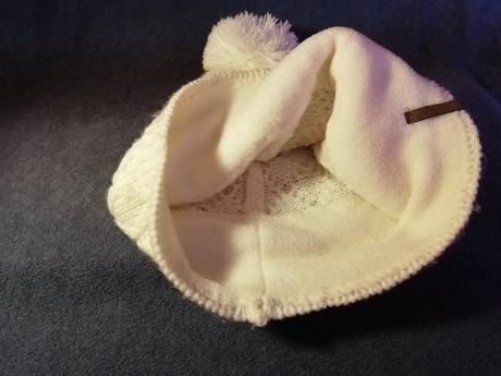 Biela čiapka s brmbolcom, l