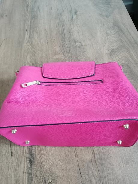 Cyklamenová kabelka do ruky, 