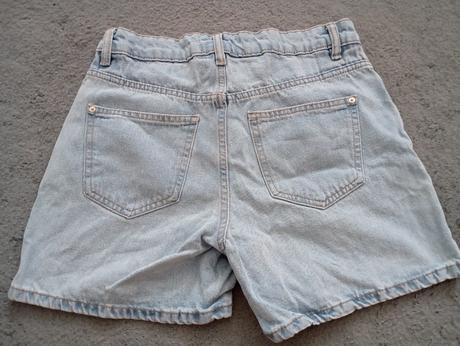 Bledé kraťasy, sinsay,s