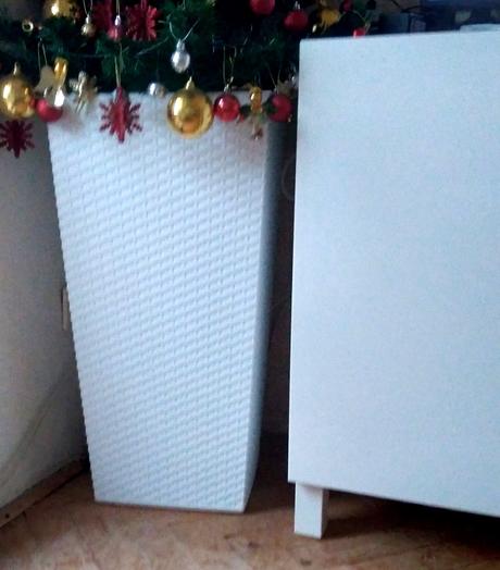 Vysoký kvetináč umelý ratan nádoba ako nový,