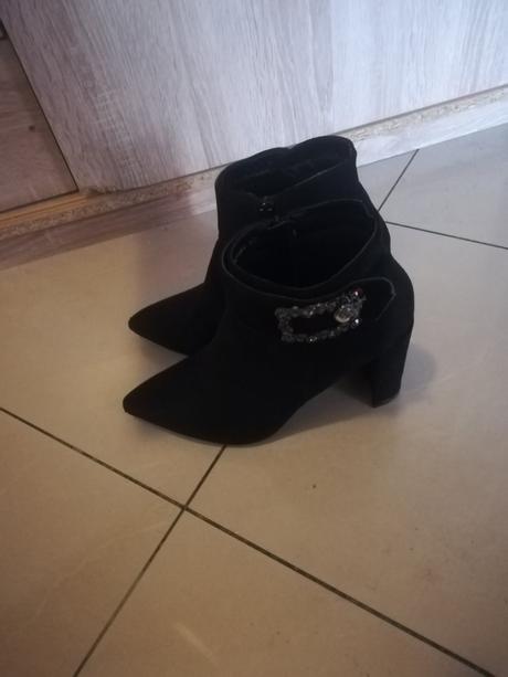 Kotnikove čierne čižmy už aj s postou, 41