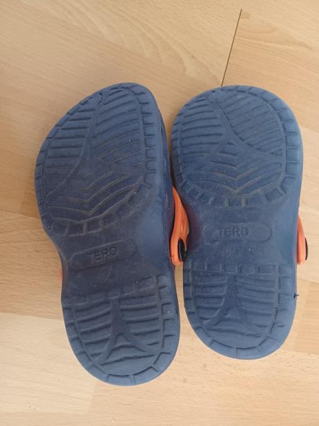 Kroksy, slapky k vode, 25