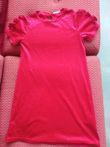 Elegantné šaty s volánikmi, 140